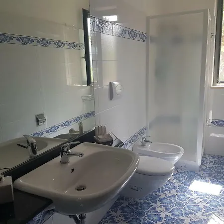Il Dell'artista فندق مبيت وإفطار 3*